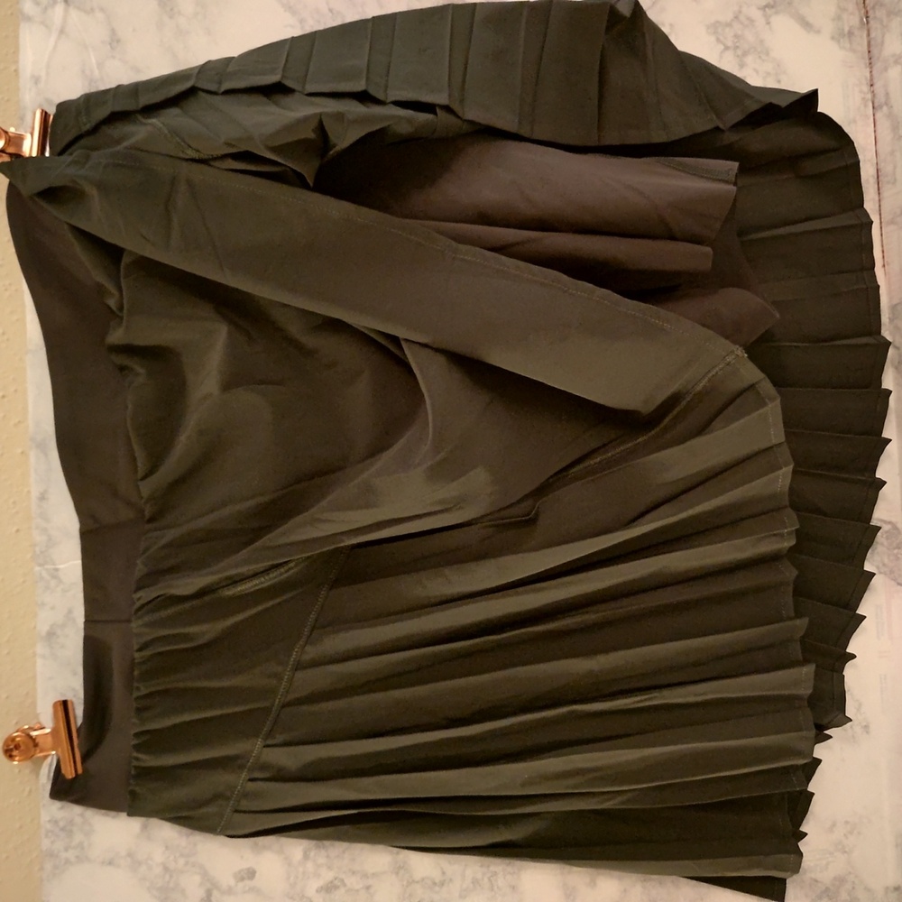 NWT SPANX Get Moving Pleated Black Skort Skirt Women's Size Large 14" Length
